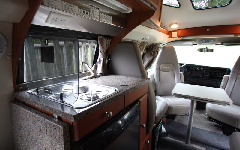 ロードトレック（キャンピングカー）車内